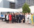 Su Majestad la Reina Doña Sofía junto con las damas diplomáticas y la nueva furgoneta adquirida